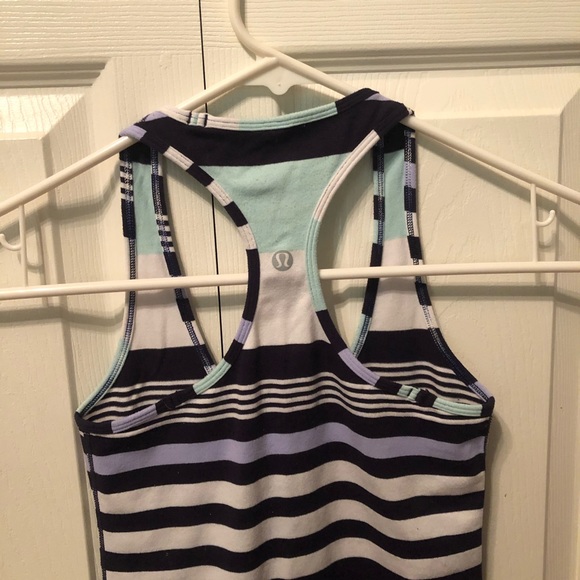 Workout top - Picture 3 of 3